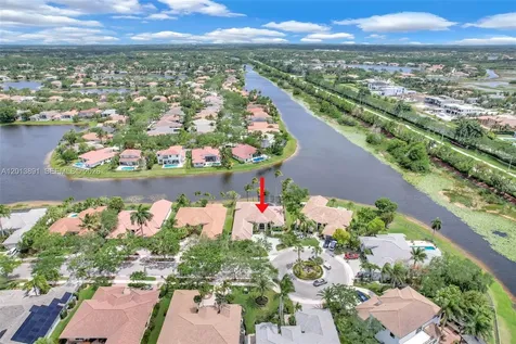 2715 Edgewater Court Weston FL 33332