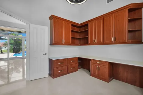 2715 Edgewater Court Weston FL 33332