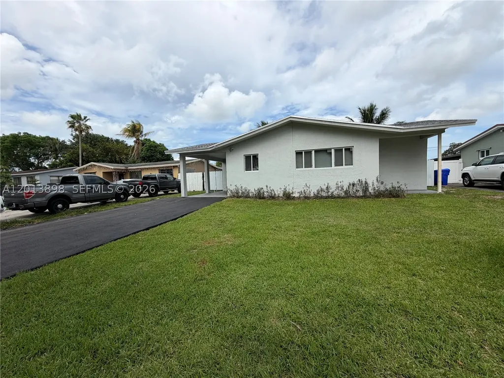 2241 N 62nd Avenue Hollywood FL 33024
