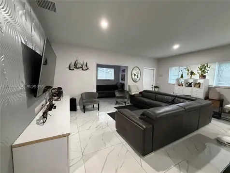 2241 N 62nd Avenue Hollywood FL 33024