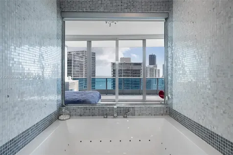 200 Biscayne Boulevard Way Miami FL 33131