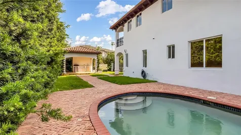 16763 NW 77th Path Miami Lakes FL 33016