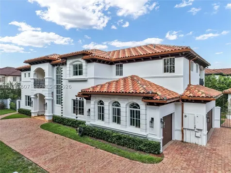 16763 NW 77th Path Miami Lakes FL 33016