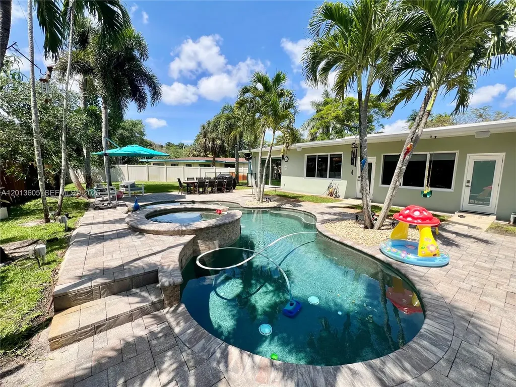 101 SW 58th Avenue Plantation FL 33317