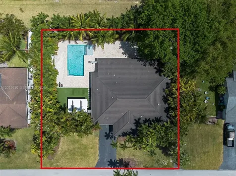 8745 SW 182nd Terrace Palmetto Bay FL 33157