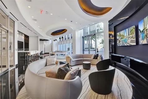 851 NE 1st Avenue Miami FL 33132
