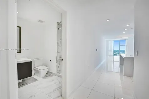 851 NE 1st Avenue Miami FL 33132