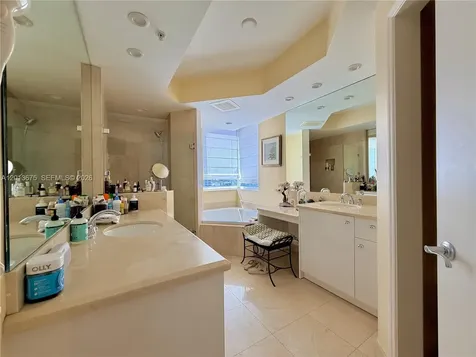 19400 Turnberry Way Aventura FL 33180