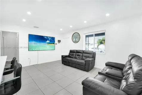 9425 NW 36th Avenue Miami FL 33147