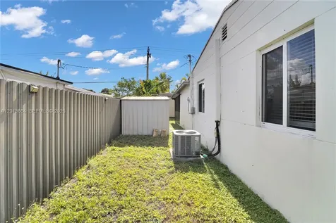 9425 NW 36th Avenue Miami FL 33147