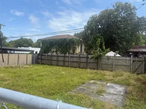 836 NW 49th Street Miami FL 33127