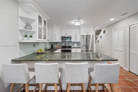 3274 Gifford Lane Miami FL 33133