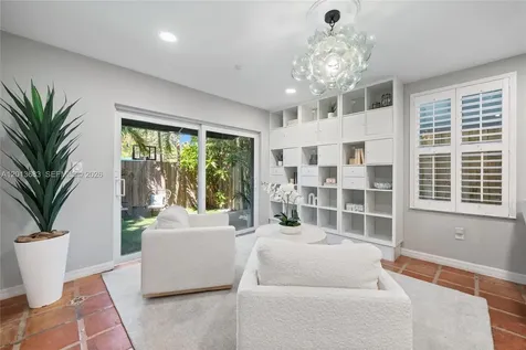 3274 Gifford Lane Miami FL 33133