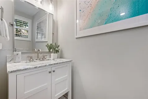 3274 Gifford Lane Miami FL 33133