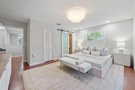 3274 Gifford Lane Miami FL 33133