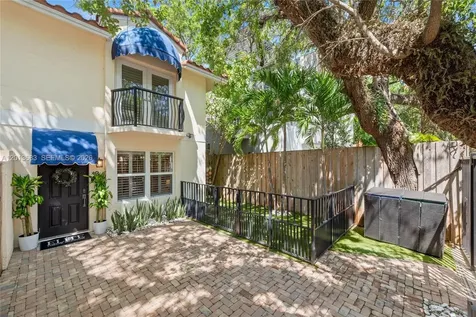 3274 Gifford Lane Miami FL 33133
