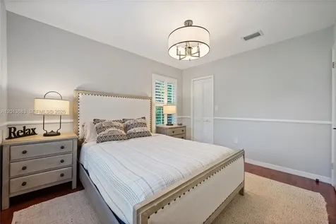 3274 Gifford Lane Miami FL 33133