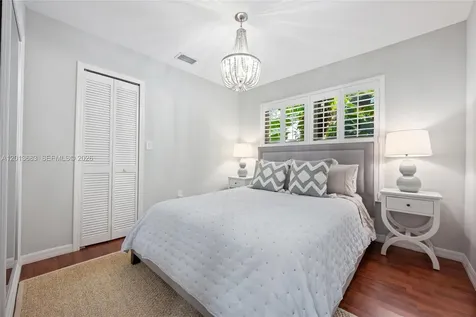 3274 Gifford Lane Miami FL 33133