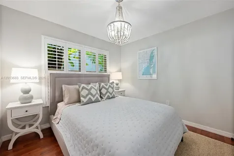3274 Gifford Lane Miami FL 33133