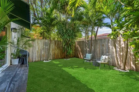 3274 Gifford Lane Miami FL 33133
