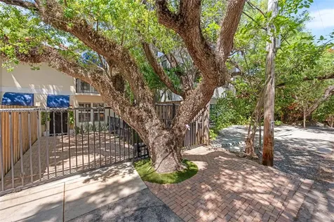 3274 Gifford Lane Miami FL 33133