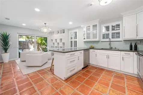 3274 Gifford Lane Miami FL 33133