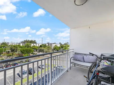 6950 Miami Gardens Drive Hialeah FL 33015
