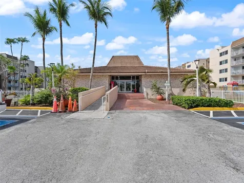 6950 Miami Gardens Drive Hialeah FL 33015