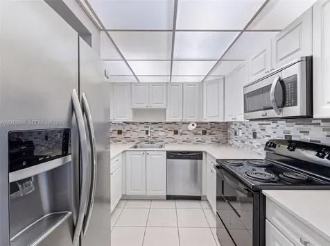 6950 Miami Gardens Drive Hialeah FL 33015