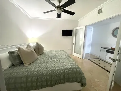 Hallandale Beach FL 33009