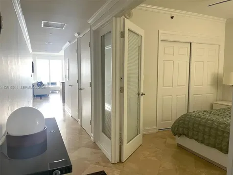 Hallandale Beach FL 33009