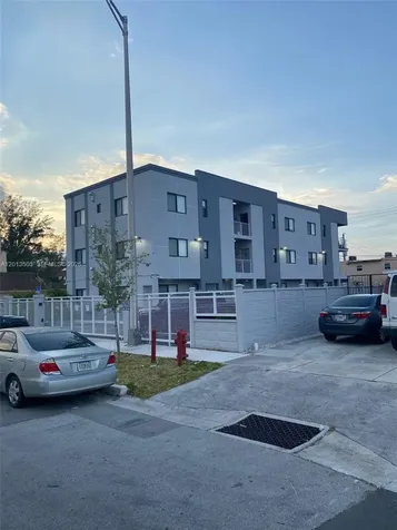 423 E 27th Street Hialeah FL 33013