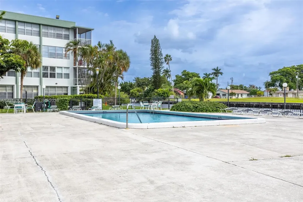2741 Taft Street Hollywood FL 33020