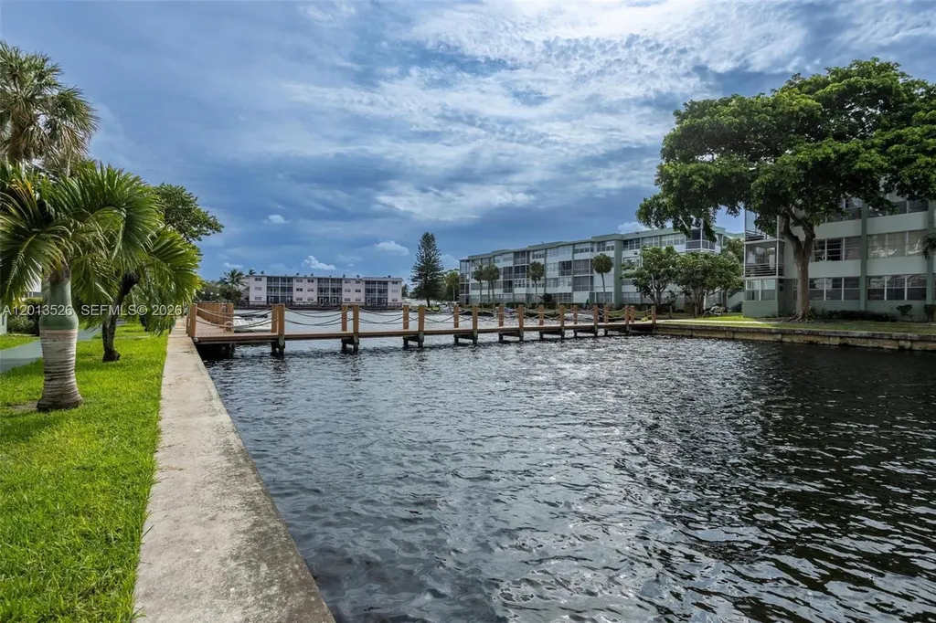 2741 Taft Street Hollywood FL 33020