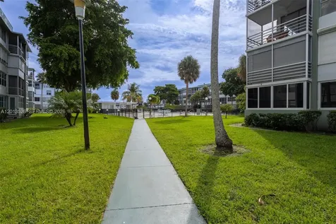 2741 Taft Street Hollywood FL 33020
