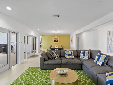 3721 N 55th Avenue Hollywood FL 33021