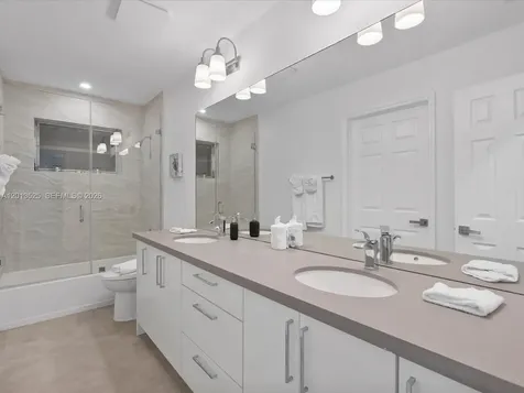 3721 N 55th Avenue Hollywood FL 33021