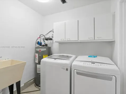 3721 N 55th Avenue Hollywood FL 33021