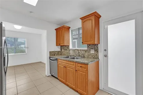 2747 SW 17th Street Miami FL 33145