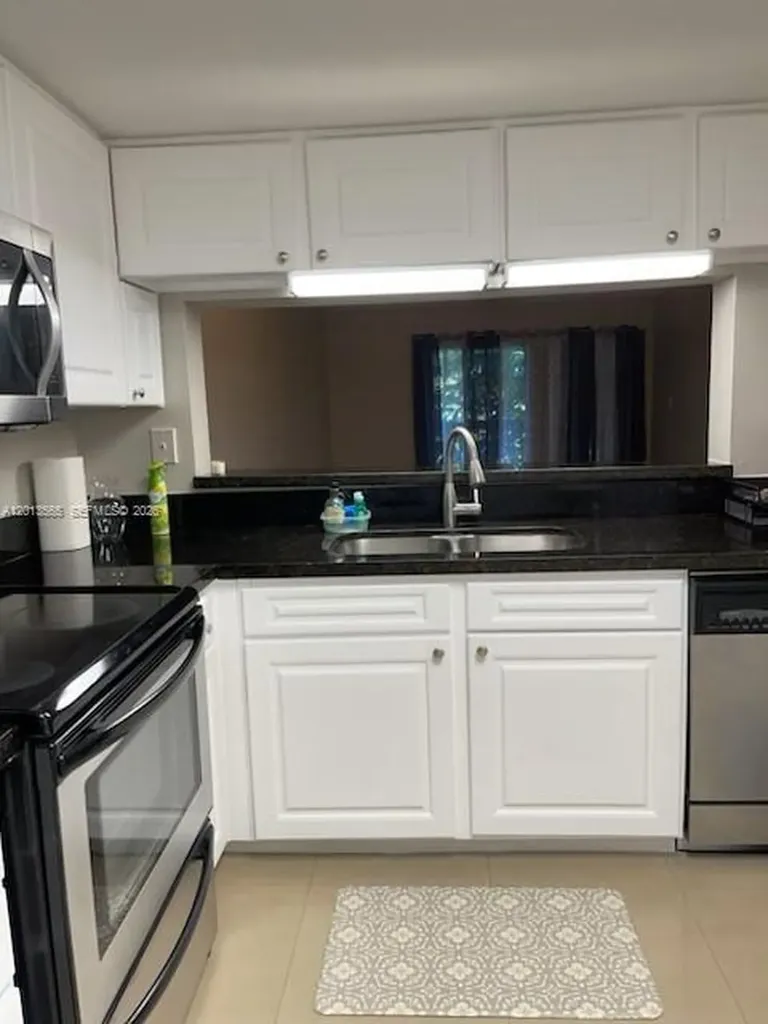 526 SW 113th Way Pembroke Pines FL 33025