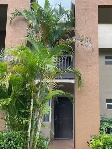 526 SW 113th Way Pembroke Pines FL 33025