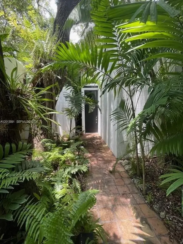 3026 Day Avenue Miami FL 33133