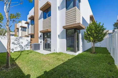 4120 S Oak Place Dania Beach FL 33314