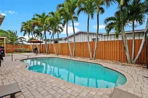 2251 NW 87th Avenue Pembroke Pines FL 33024