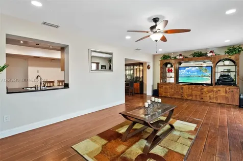2251 NW 87th Avenue Pembroke Pines FL 33024