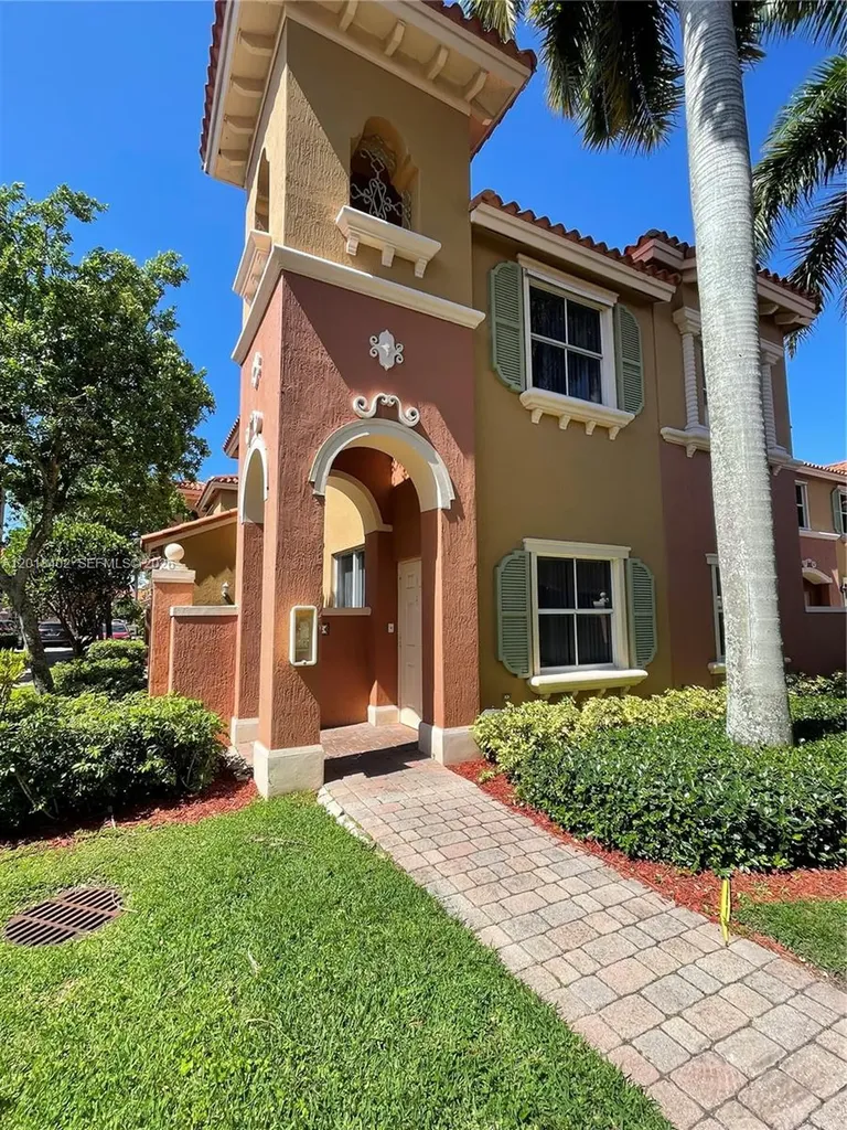 10666 SW 7th Street Pembroke Pines FL 33025