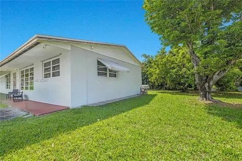 10370 SW 44th Street Miami FL 33165