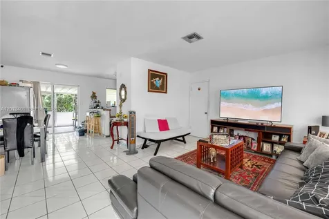 10370 SW 44th Street Miami FL 33165