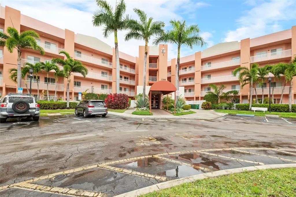 7765 Yardley Drive Tamarac FL 33321