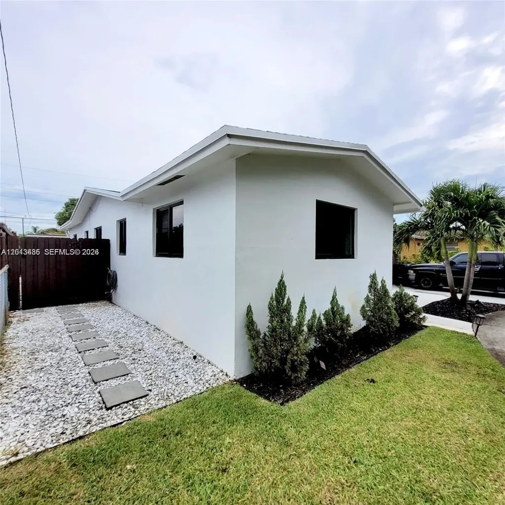 6730 Charleston Street Hollywood FL 33024